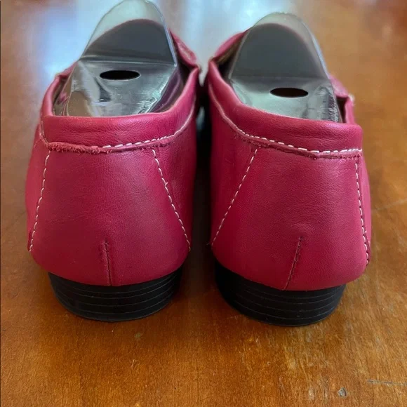 Naturalizer Simmons Coral Pink Leather Loafers w/Cushioned Suede Insoles. 7.5W - Picture 8 of 10